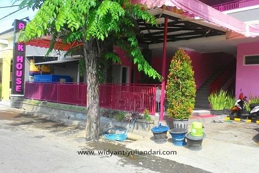 pink house probolinggo