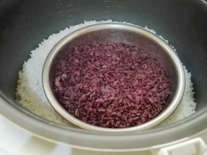 cara memasak nasi hitam